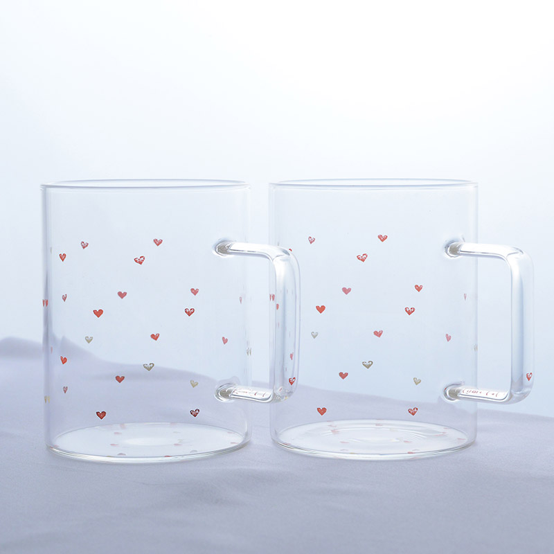 小さなハートをちりばめた 耐熱ガラスマグカップ2個セット／TOMI GLASS