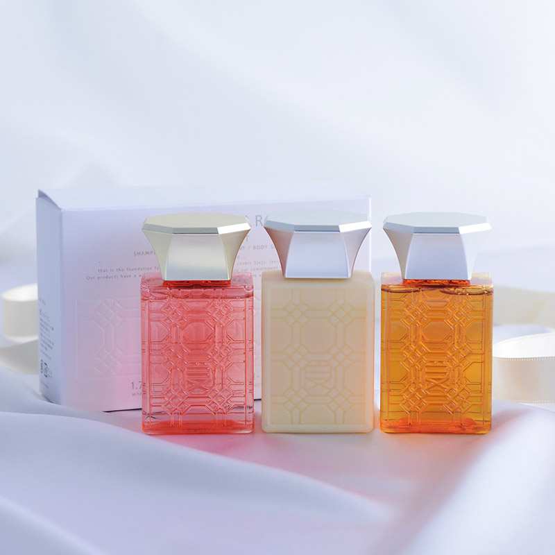 一流ホテルのクオリティをどこでも堪能できる トラベルバスセット／E