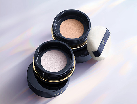 すっと溶け込み、シルクのようになめらかで端正なつや肌へ。