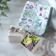 【母の日】[バラクライングリッシュガーデン×パルク・フローラル]フリチラリア柄ハンカチ＆ミニフラワーボックス