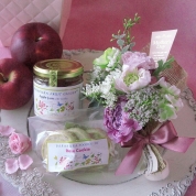 【母の日】[バラクライングリッシュガーデン×パルク・フローラル]紅玉ジャム＆バラの花びらクッキー＆ミニブーケ