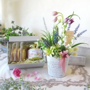 【母の日】[バラクライングリッシュガーデン×パルク・フローラル]ギフトボックス＆フリチラリア入り春の寄せ植え風アレンジ