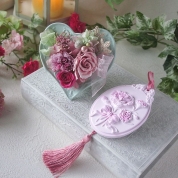 【母の日】[パルク・フローラル]ハート型2Way花器のプリザーブドフラワーアレンジ＆アロマストーン（カーネーション）