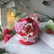 【母の日】[パルク・フローラル]ベリーが彩るプリザーブドフラワーアレンジ「フランボワーズ」