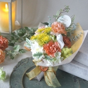 【母の日】[パルク・フローラル]小鳥が舞い降りた♪母の日ピック入りビタミンカラーの花束