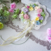 【母の日】[パルク・フローラル]レース調透かし彫ボードのパステルカラーリース