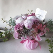 【母の日】[パルク・フローラル]大人色・モーブカラーのシャクヤクのブーケ