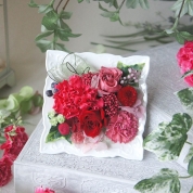 【母の日】[パルク・フローラル]プリザーブフラワーの2Way花器アレンジ「ルージュ」