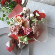 【母の日】[パルク・フローラル]ベア＆ハートピック入りブーケ