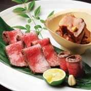 【夏の贈り物】なだ万　黒毛和牛ローストビーフ・黒豚の角煮詰合せ　RK-10D　直送品