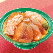 【夏の贈り物】美飾遊膳　ふくいサーモン入り海鮮丼の具詰合せ　FKD-50　直送品