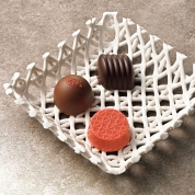 【バレンタイン】[メリーチョコレート　イッセキ、サンチョコ]イチゴ、サンチョコ