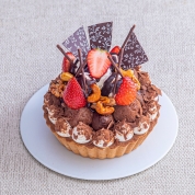 【新宿店お渡し】［ラ・メゾン アンソレイユターブル　パティスリー］いちごと生チョコレートのタルト