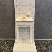 (10)西 美加子。引き出し付きテーブルとオープンサンドカフェセット　