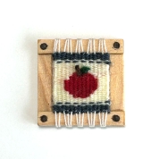 (22)田坂裕佳子 リンゴ柄の織物　