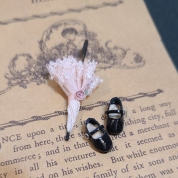 (25)佐々木 信子 子供革靴と日傘　