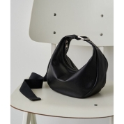 [ラシット]ソフトレザーラウンドショルダーバッグ　ブラック