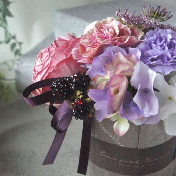 パルク・フローラル]オールドローズのアンティークカラーのアレンジ