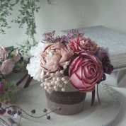 [パルク・フローラル]オールドローズのアンティークカラーのアレンジ