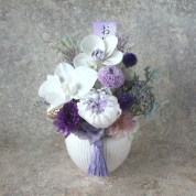 [パルク・フローラル]胡蝶蘭と輪菊入りお供えの花　 紫紺　