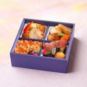 [なだ万厨房]ローストビーフと桜海老御飯のお弁当