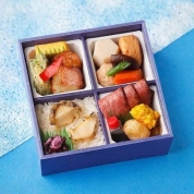 [なだ万厨房]ローストビーフと鮑ごはんのお弁当