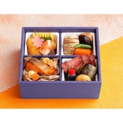 [なだ万厨房]ローストビーフと鮭きのこ御飯のお弁当