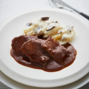 【クリスマススイーツ＆グルメ】[RF1]牛タンの赤ワイン煮込み　ドフィノワ添え