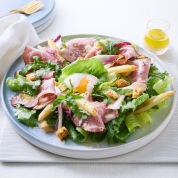 【クリスマススイーツ＆グルメ】[RF1]自家製黒胡椒ハムとホワイトアスパラのシーザーサラダ