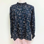 [noa-ge]プリントシャーリングブラウス[花柄](127-2501-9389)　79 ブラック