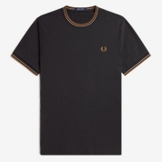  ［FRED PERRY/フレッドペリー］Twin Tipped T-Shirt　AGREY/WRMSTO/DKC