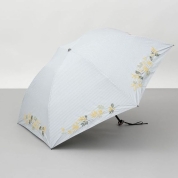 [ジル スチュアート]ミモザ刺しゅう晴雨兼用傘(折り畳み・ミニ傘)　92（シルバーグレー）