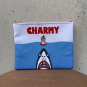 [児玉産業TOY]【PUNK DRUNKERS×チャーミーちゃん】チャーミーちゃんと鮫人ポーチ　