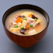 【食料品生活応援フェア】[新庄みそ]豚汁（8種類の具材使用）