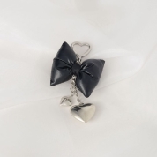  ［平松可奈子さんデザイン］ふっくらリボンとシルバーハートのキーホルダー　