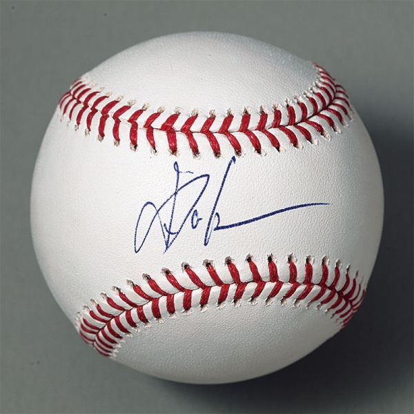 山本由伸 MLB(TM)初勝利記念 直筆サインボール 特製展示ケースセット