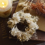 可憐なお花たちを集めた おうちのおまもりリース／hikka